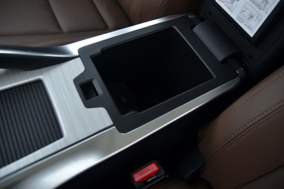 2016款 1.8TD 自动四驱智尊型 座椅空间