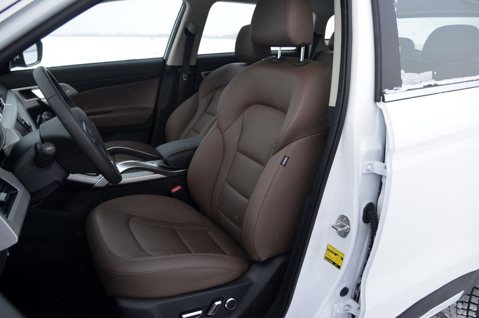 2016款 1.8TD 自动四驱智尊型 座椅空间