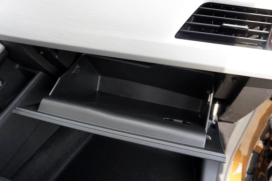 2018款 1.8TD 手动两驱智雅型 内饰