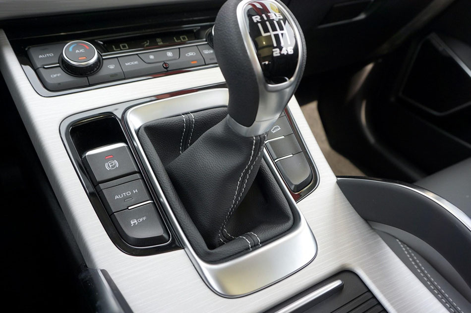 2018款 1.8TD 手动两驱智雅型 内饰