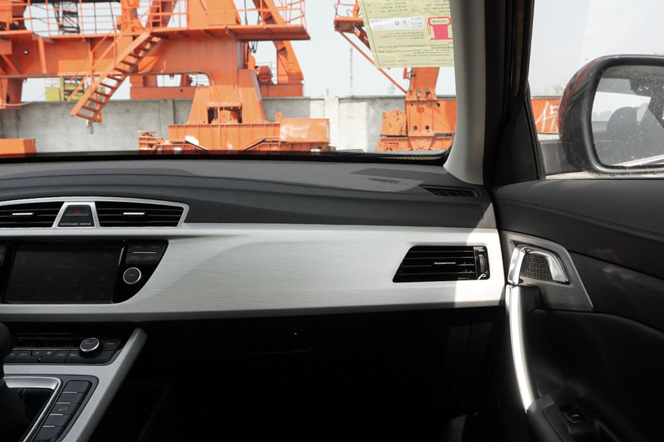 2018款 1.8TD 手动两驱智雅型 内饰