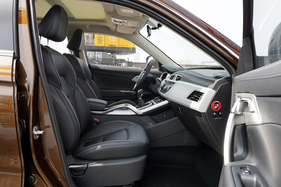 2018款 1.8TD 手动两驱智雅型 座椅空间