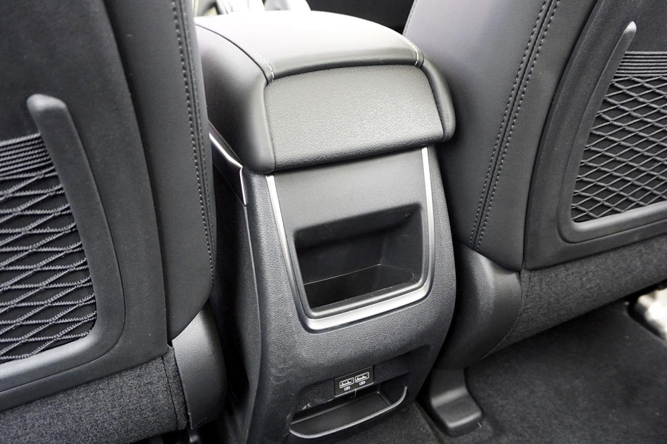 2018款 1.8TD 手动两驱智雅型 座椅空间