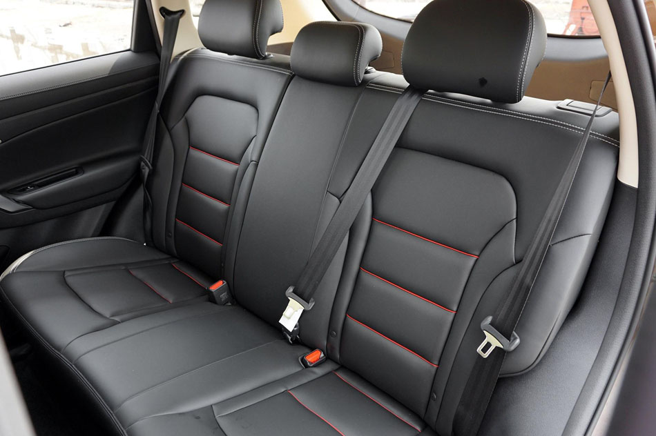 2018款 1.8TD 手动两驱智雅型 座椅空间