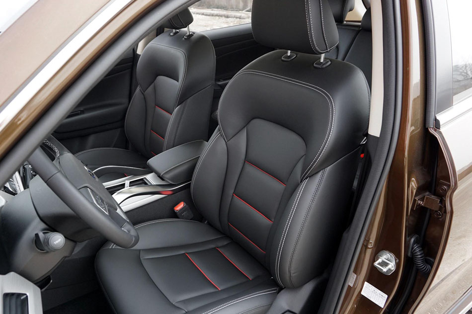 2018款 1.8TD 手动两驱智雅型 座椅空间