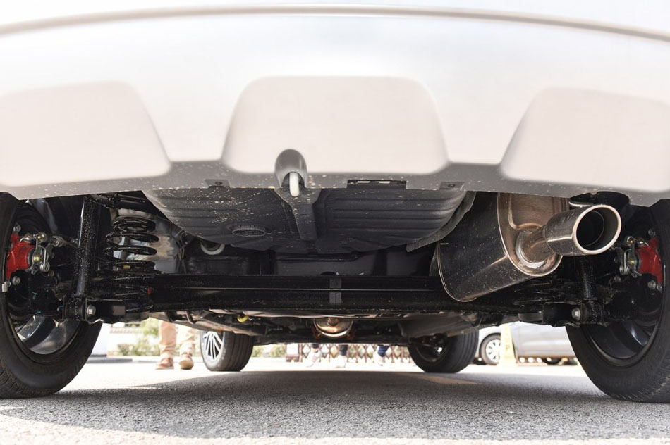 2016款 1.5L 手动乐慧版 引擎底盘