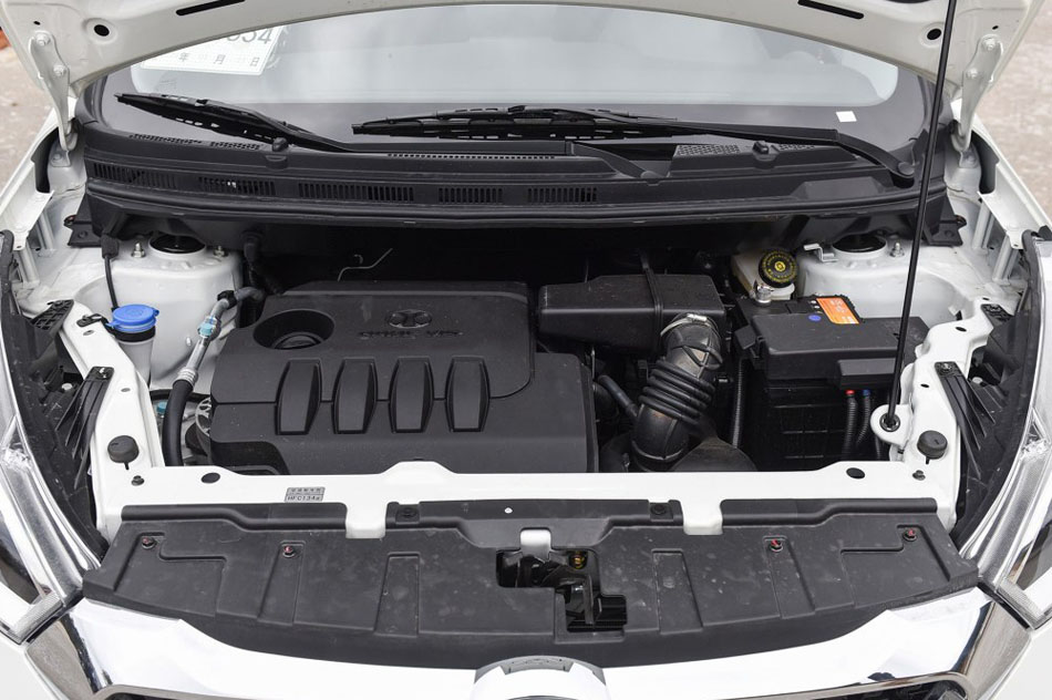 2016款 1.5L 手动乐慧版 引擎底盘