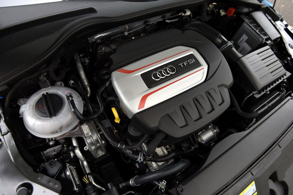 2016款 TTS Coupe 2.0TFSI quattro 引擎底盘