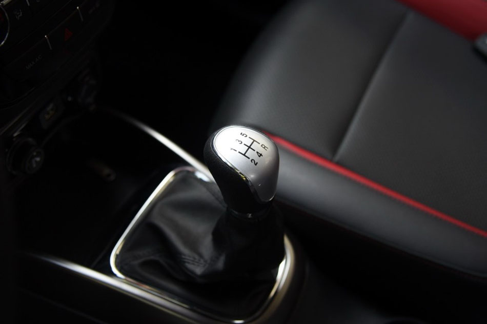 2016款 1.5L 手动尊贵版 内饰