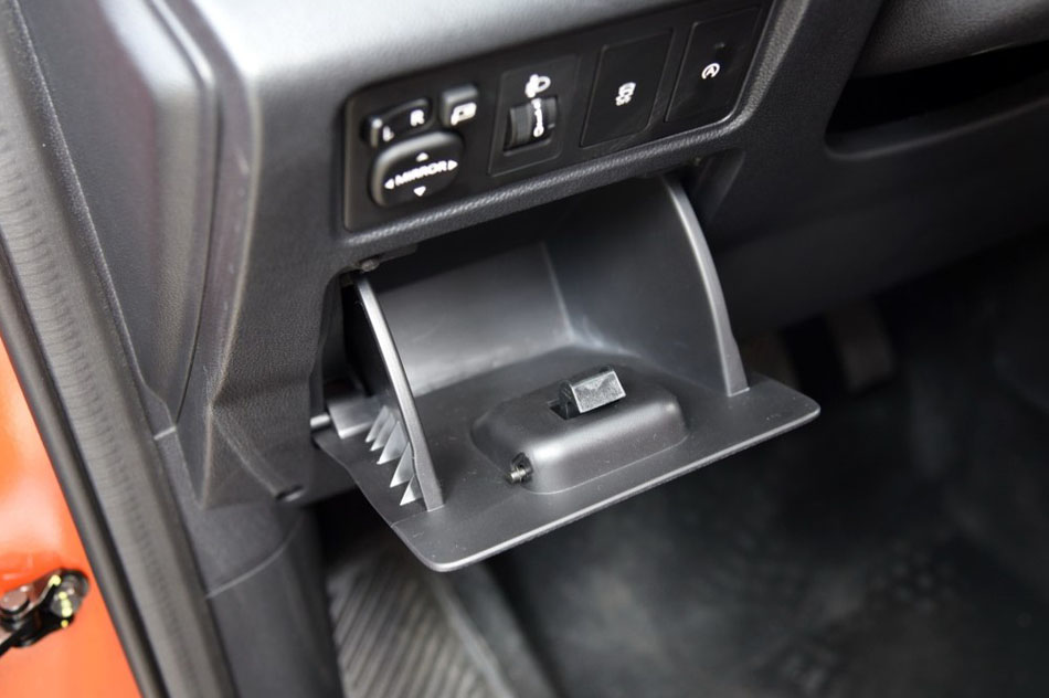 2016款 1.5L 手动尊贵版 内饰