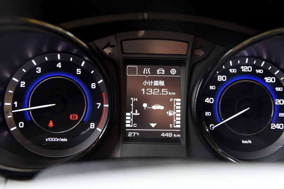 2016款 1.5L 手动尊贵版 内饰
