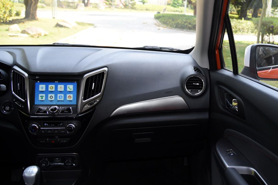 2016款 1.5L 手动尊贵版 内饰