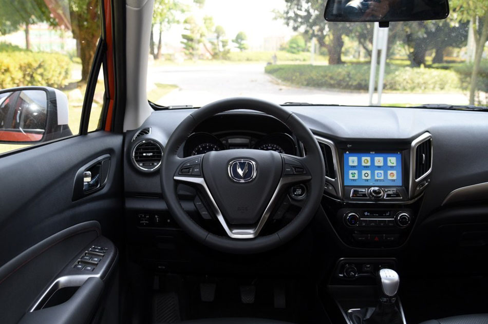 2016款 1.5L 手动尊贵版 内饰