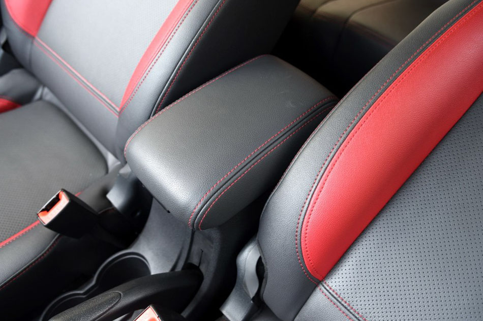 2016款 1.5L 手动尊贵版 座椅空间