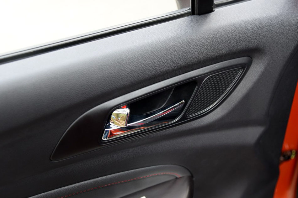 2016款 1.5L 手动尊贵版 座椅空间