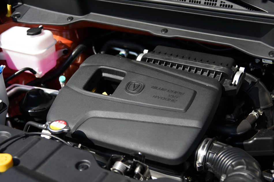 2016款 1.5L 手动尊贵版 引擎底盘