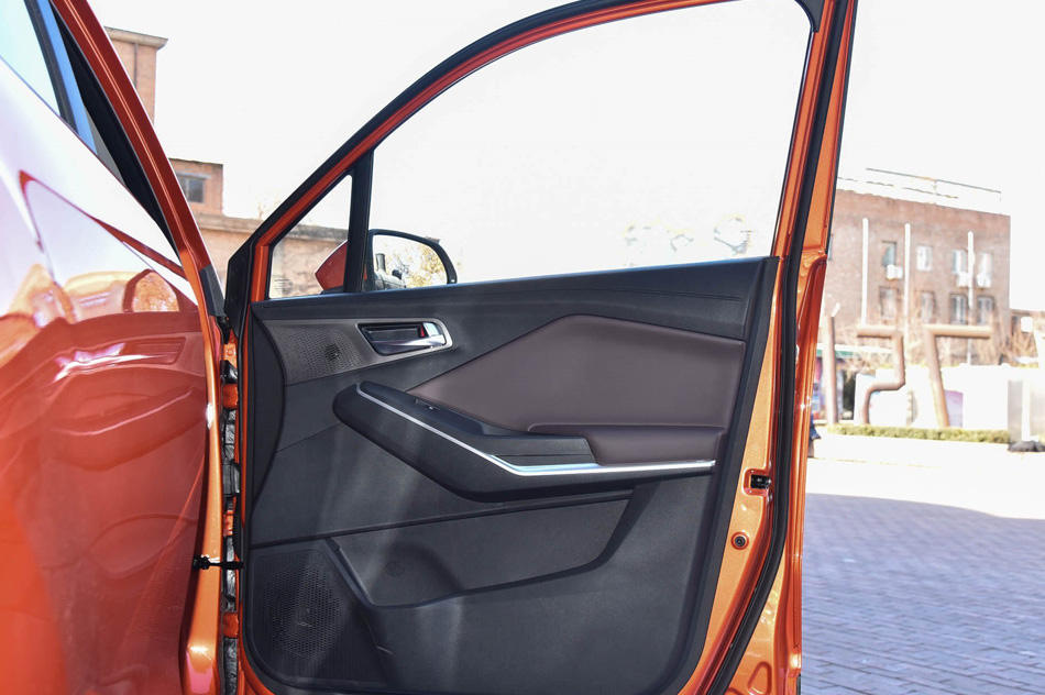 2019款 1.5L 自动旗舰型 座椅空间