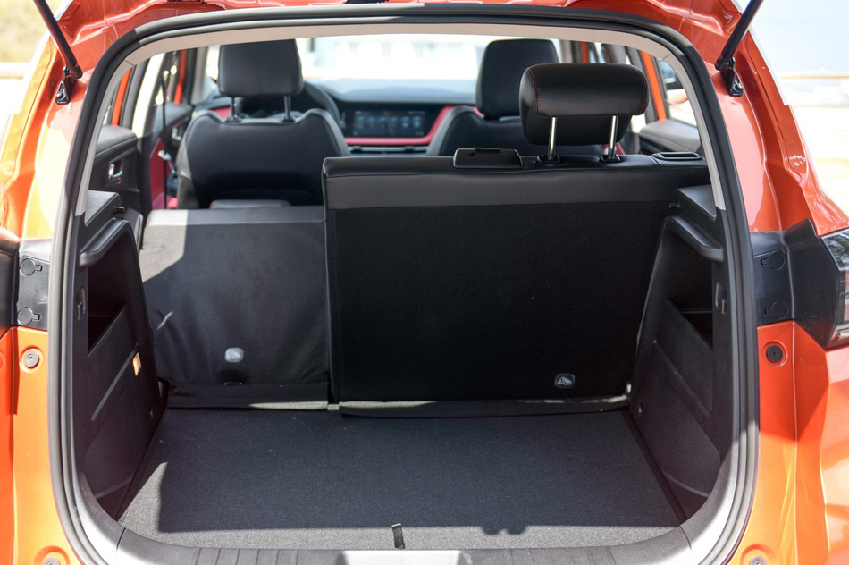 2019款 1.5L 自动旗舰型 座椅空间