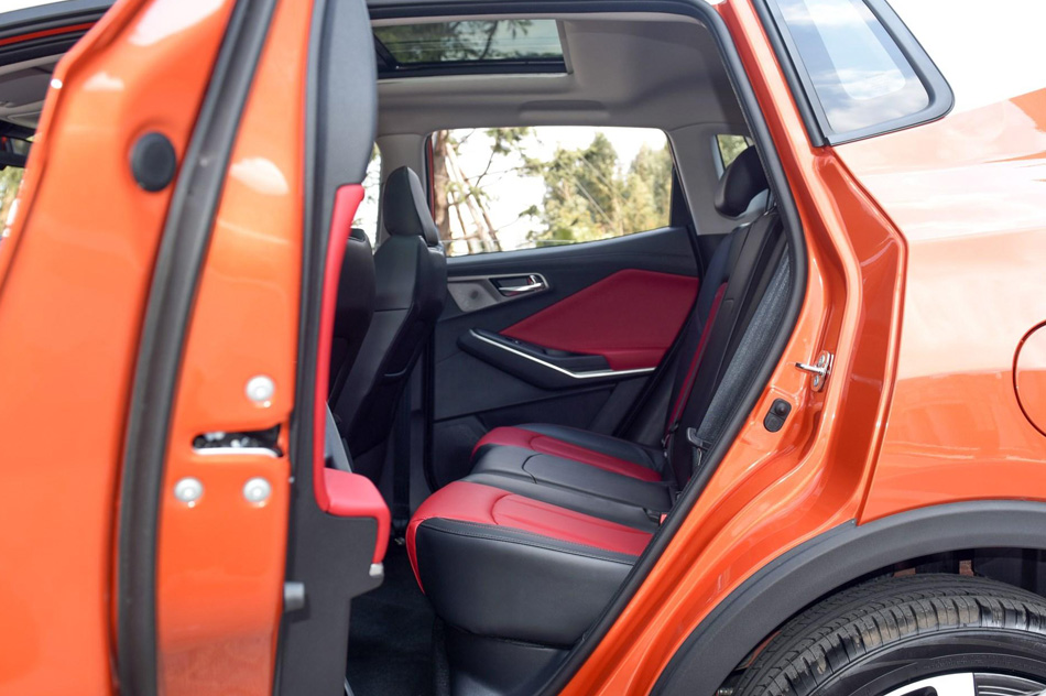 2019款 1.5L 自动旗舰型 座椅空间