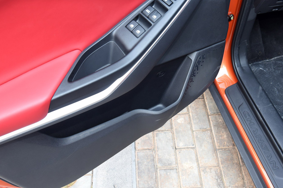 2019款 1.5L 自动旗舰型 座椅空间