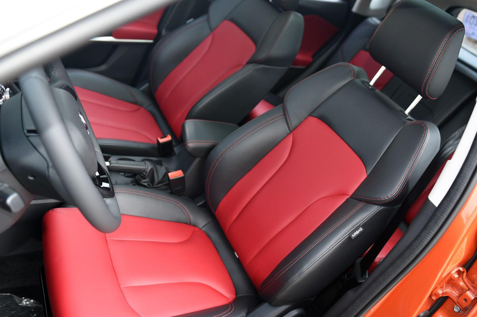 2019款 1.5L 自动旗舰型 座椅空间