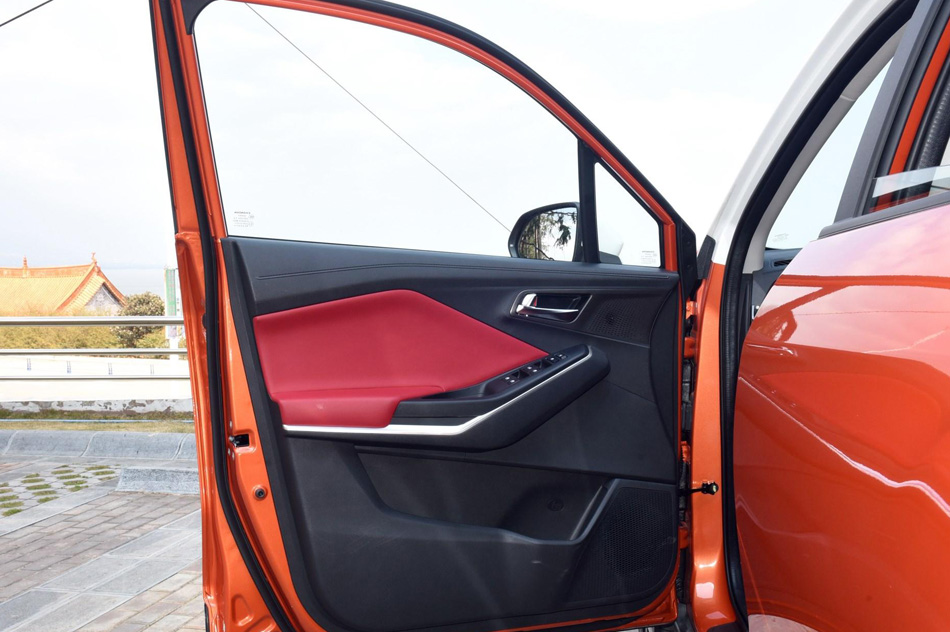 2019款 1.5L 自动旗舰型 座椅空间