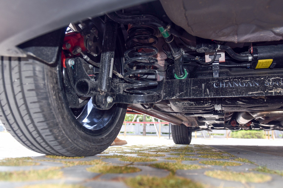 2019款 1.5L 自动旗舰型 引擎底盘