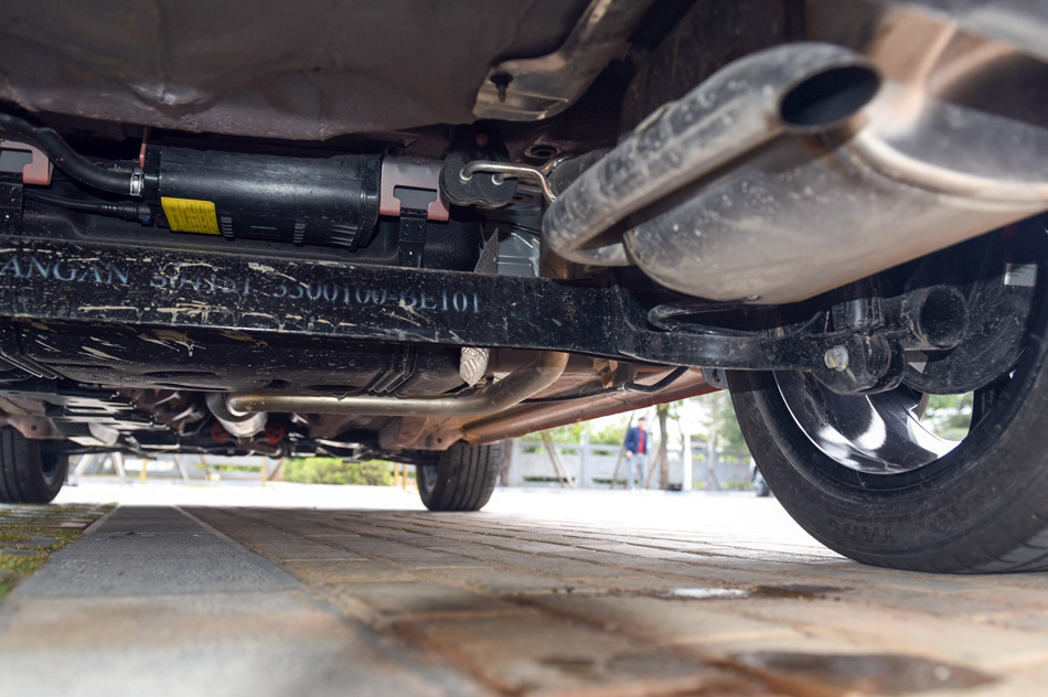 2019款 1.5L 自动旗舰型 引擎底盘