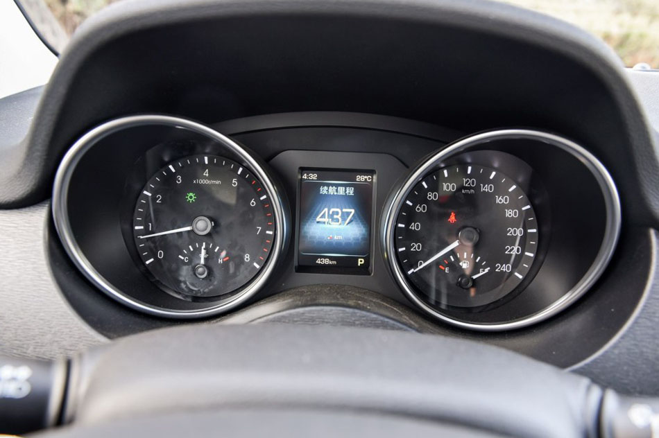 2016款 1.5T 自动两驱精英型 内饰