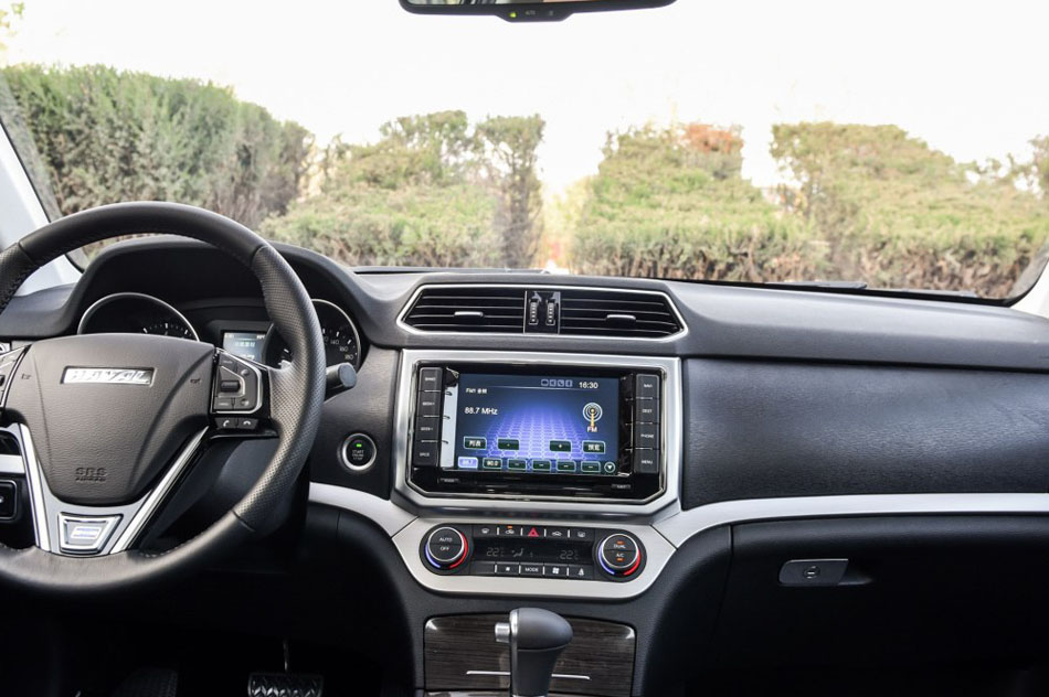 2016款 1.5T 自动两驱精英型 内饰