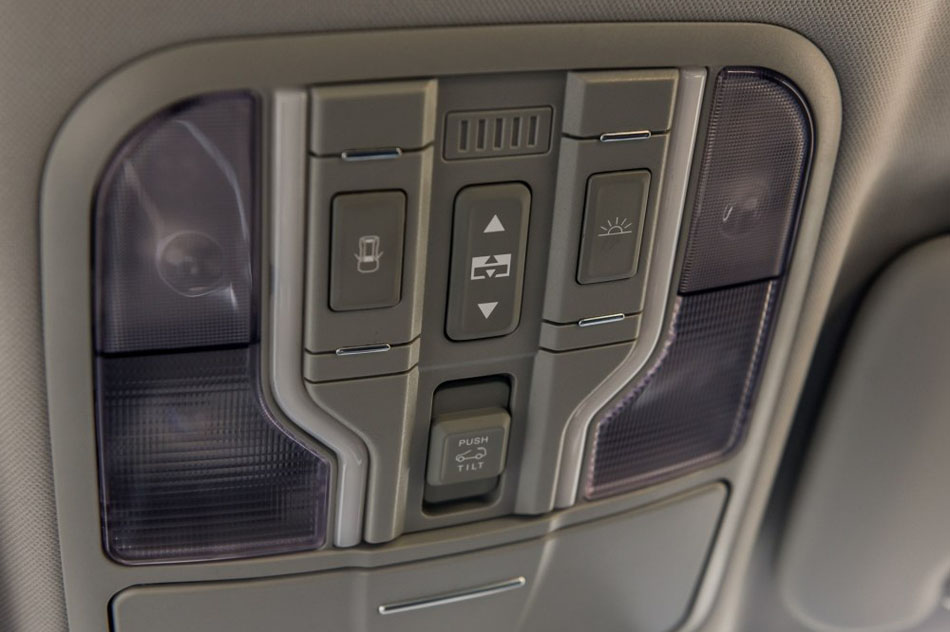 2016款 1.5T 自动两驱精英型 座椅空间