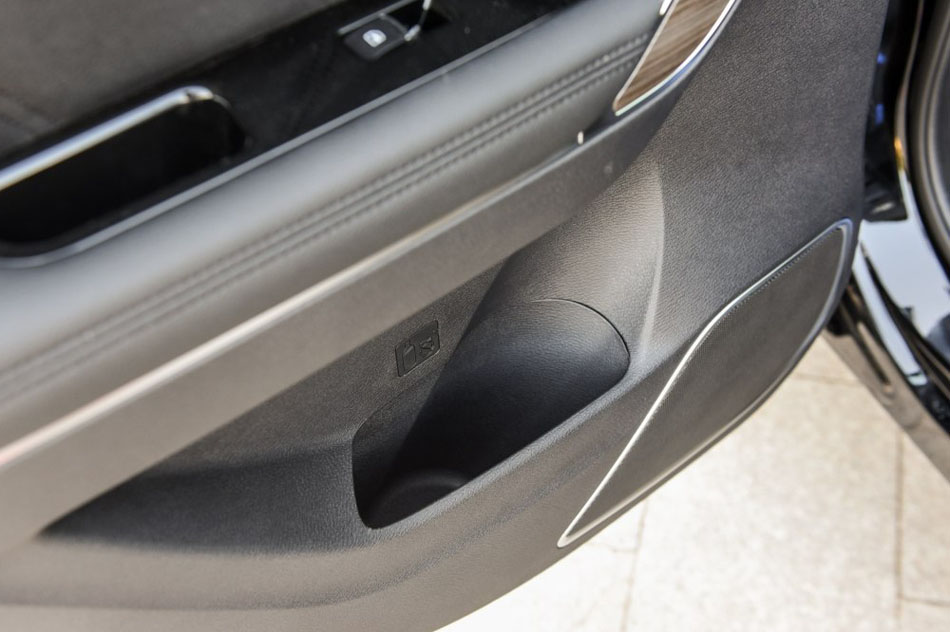 2016款 1.5T 自动两驱精英型 座椅空间