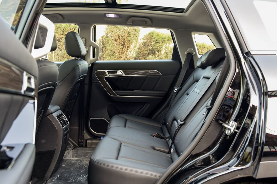 2016款 1.5T 自动两驱精英型 座椅空间