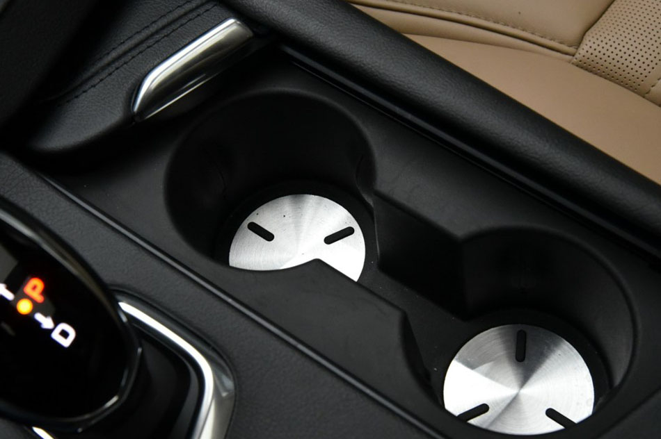 2016款 28T 四驱铂金版 内饰