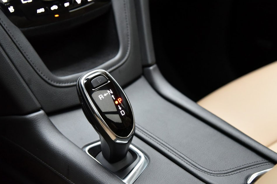 2016款 28T 四驱铂金版 内饰