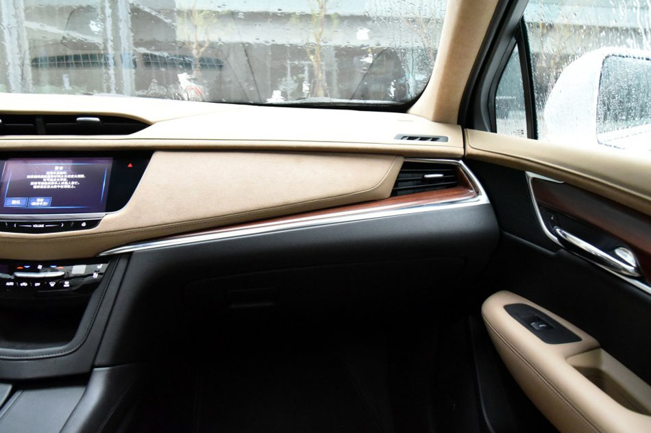 2016款 28T 四驱铂金版 内饰