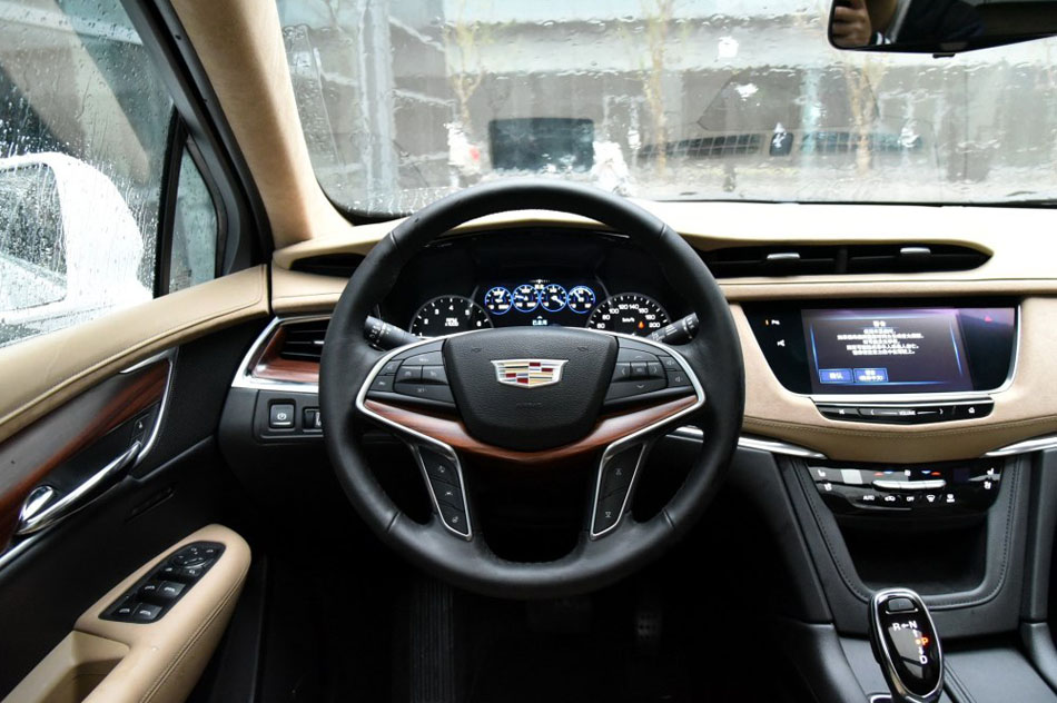 2016款 28T 四驱铂金版 内饰