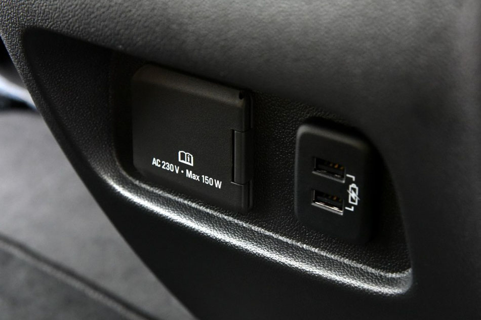 2016款 28T 四驱铂金版 座椅空间