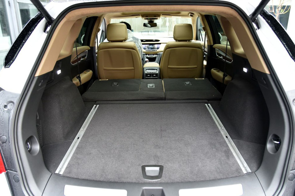 2016款 28T 四驱铂金版 座椅空间