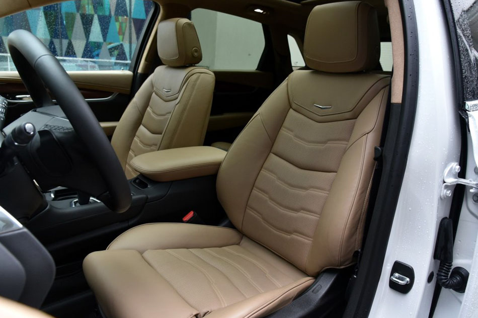 2016款 28T 四驱铂金版 座椅空间