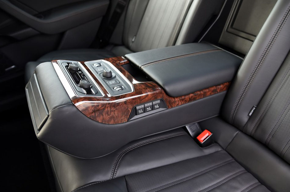 2016款 1.8T 旗舰型 座椅空间