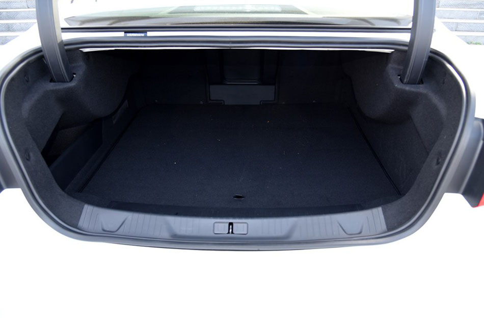 2016款 1.8T 旗舰型 座椅空间