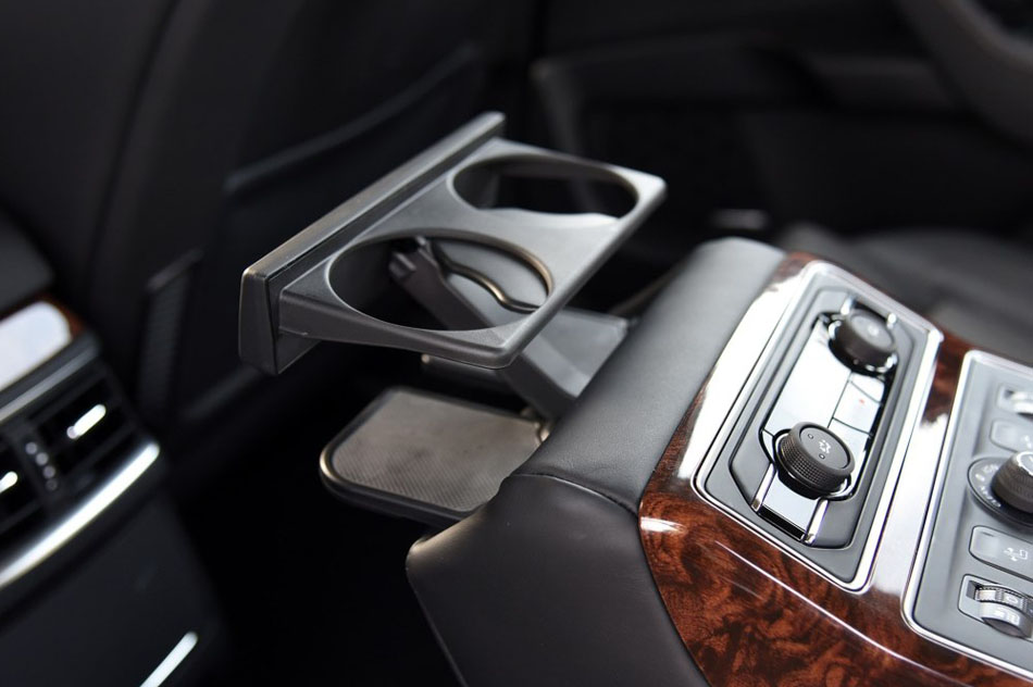 2016款 1.8T 旗舰型 座椅空间