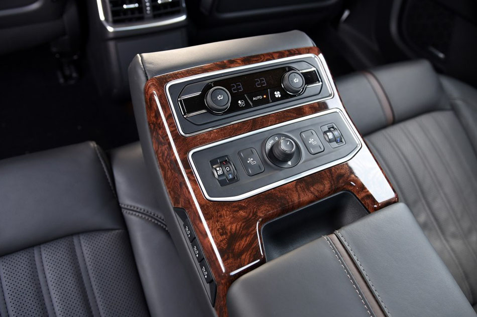 2016款 1.8T 旗舰型 座椅空间