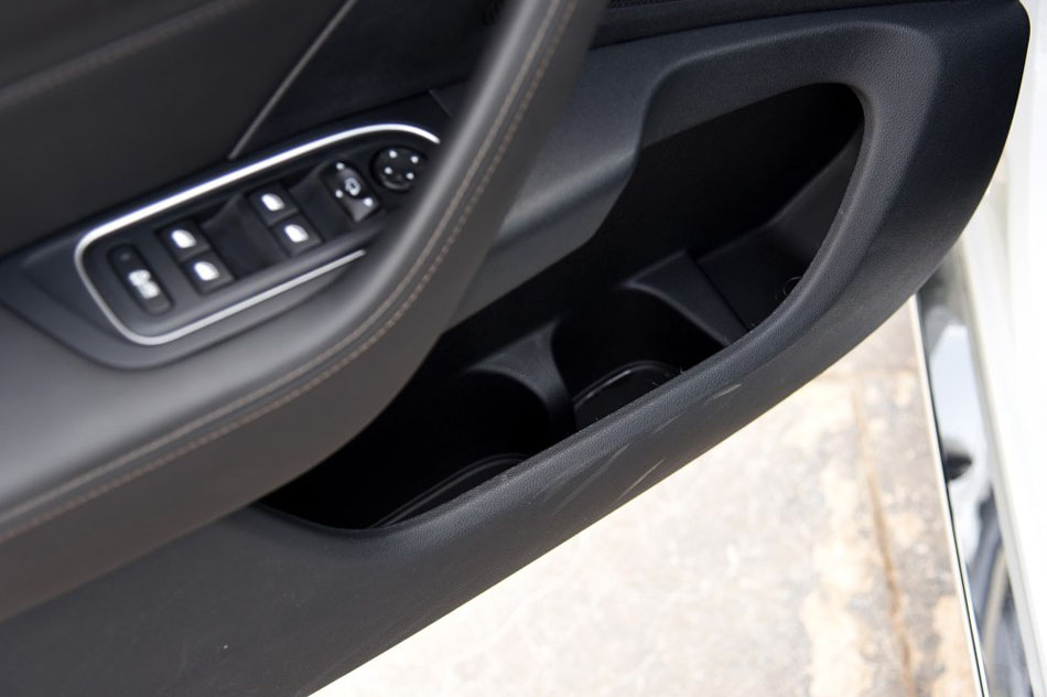 2016款 1.8T 旗舰型 座椅空间