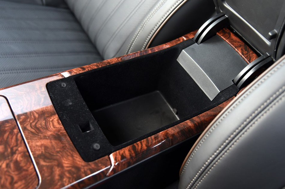 2016款 1.8T 旗舰型 座椅空间