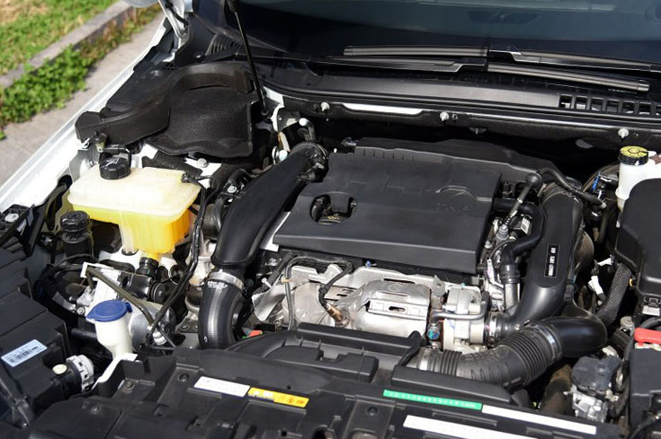 2016款 1.8T 旗舰型 引擎底盘