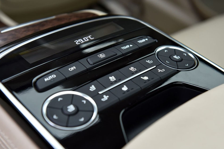 2016款 320T 至尊版 座椅空间