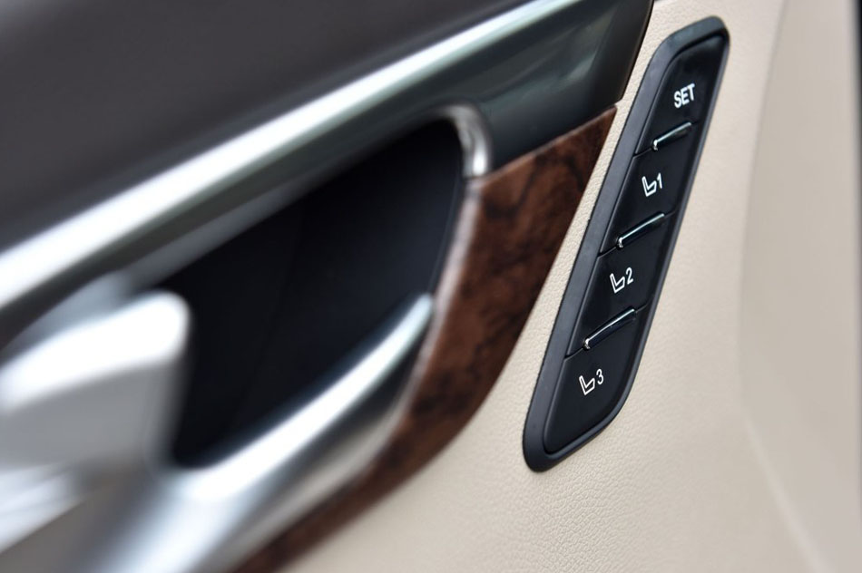 2016款 320T 至尊版 座椅空间