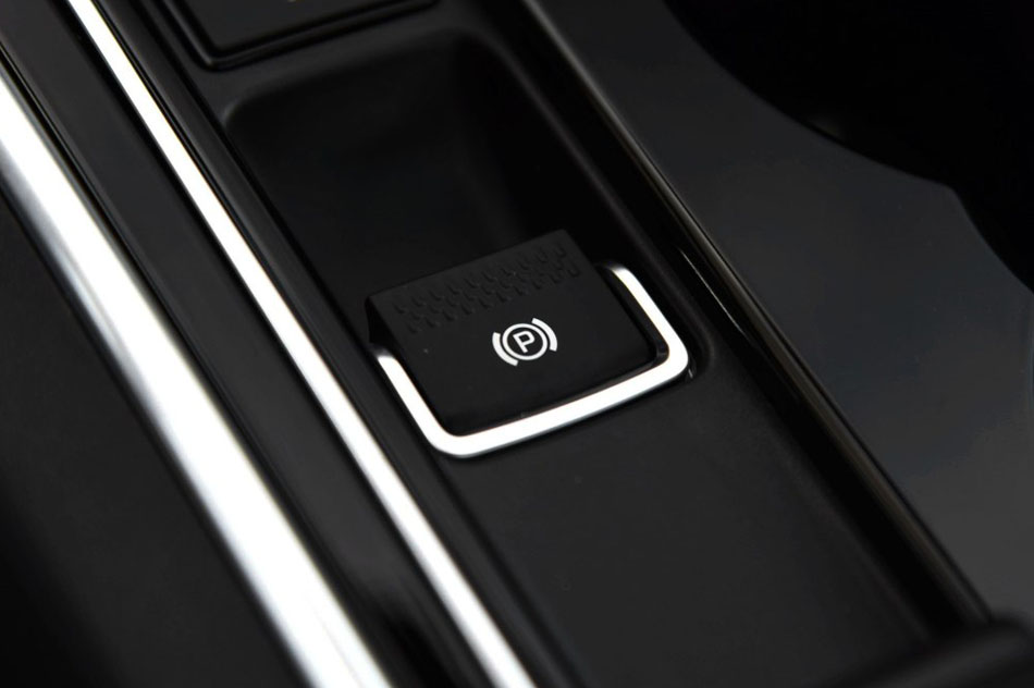 2017款 2.0T 200PS R-Sport 内饰